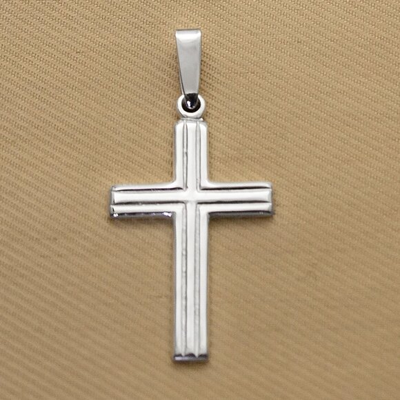 Solid 925 Sterling Silver Cross Pendant, Classic & Timeless Christian Necklace - Picture 1 of 3